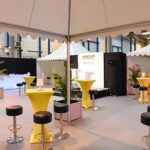 Location de housse jaune pour mange debout carré