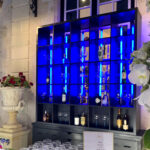 Arrière de bar lumineux