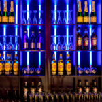 Arrière de bar lumineux